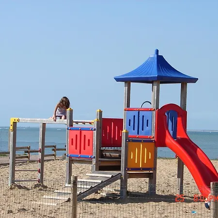 Phare Ouest Saint-Denis-dʼOléron
